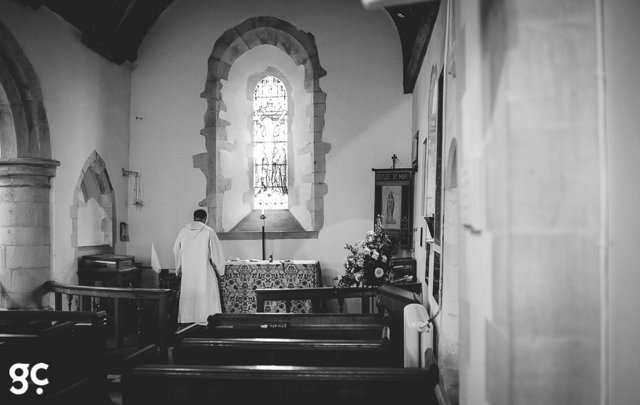 Aimee and Steve Bury Court Barn wedding Jacaranda Catering Guy Collier Wedding Photography_0014